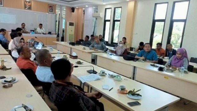 Suasana rapat persiapan pelaksanaan sosialisasi FOLU Net Sink 2030 di Provinsi Gorontalo, oleh Pemprov Gorontalo bersama Staf Ahli Menteri Lingkungan Hidup dan Kehutanan RI Bidang Energi Winarni Monoarfa, secara daring, di ruang rapat BPKHTL Wilayah XV Gorontalo, Kamis (9/3/2023).