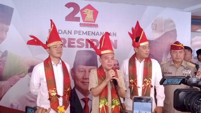 Rumah Badan Pemenangan Prabowo Subianto Presiden di Sulawesi Selatan, akhirnya diresmikan. Ketua Harian DPP Gerindra, Sufmi Dasco Ahmad yang hadir meresmikan langsung rumah pemenangan itu, yang terletak di Jalan Haji Bau, Makassar, pada Ahad (12/3/2023). 