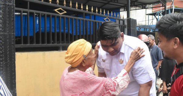 Silaturahmi dengan Emak-emak, Aan Kampanyekan Prabowo Ganti Presiden Jokowi