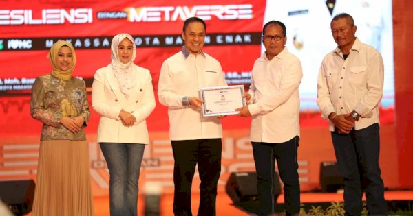 Danny-Fatma Terima Dua Penghargaan Core Values ASN BerAKHLAK dari ESQ Group