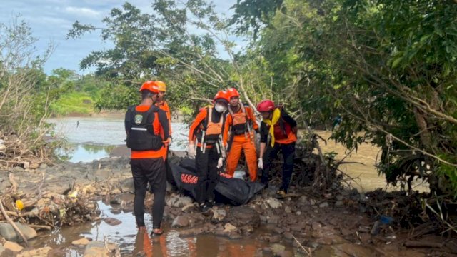 Tim SAR Gabungan menemukan dua korban pekerja proyek Bendungan Pamukkulu di Takalar, Sulawesi Selatan (Sulsel), Rabu (15/3/3023). (foto: Basarnas Sulsel).