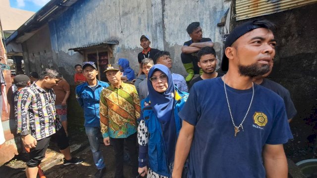 Camat Tallo Ikut Bersama Warga Padamkan Kebakaran di Dato Ribandang