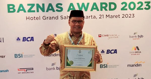 Sejahterakan Umat, Danny Pomanto Raih Penghargaan Baznas Award 2023