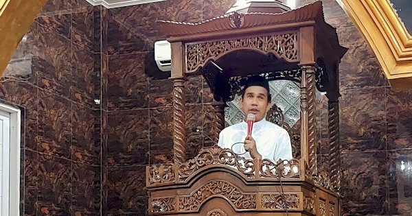 Tarawih Pertama di Kampung Halaman, Rudianto Lallo Ingatkan Pentingnya Pendidikan