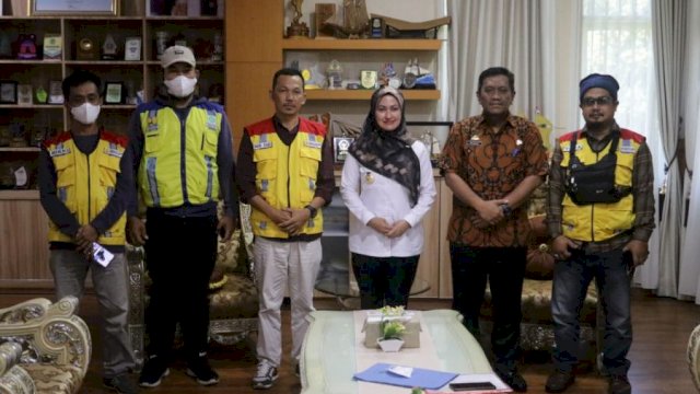 PPK Preservasi Jalan dan Jembatan Balai Besar Pelaksanaan Jalan Nasional (BBPJ) Provinsi Sulawesi Selatan Palopo - Wotu, Muhammad Said, menemui Bupati Luwu Utara, Indah Putri Indriani, di ruang kerjanya, Kamis (30/3/2023).