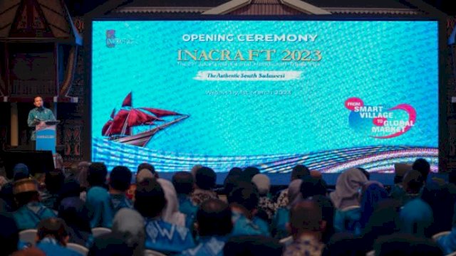 Dokumentasi Gubernur Sulsel, Andi Sudirman Sulaiman saat pameran Inacraft 2023. 