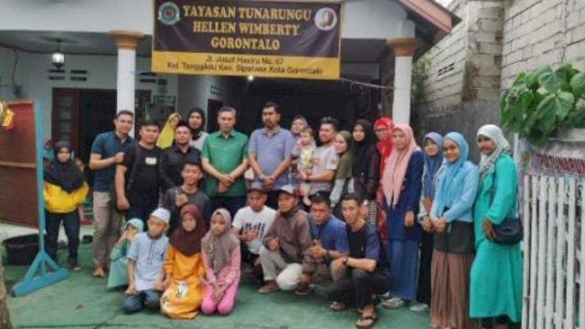 Kepala Dinas Komunikasi, Informatika dan Statistik Rifli Katili memberikan sambutan pada pembukaan pelatihan Bahasa Isyarat Indonesia (Bisindo) di Yayasan Tunarungu Hellen Wimberty, Minggu (12/3/2023). 