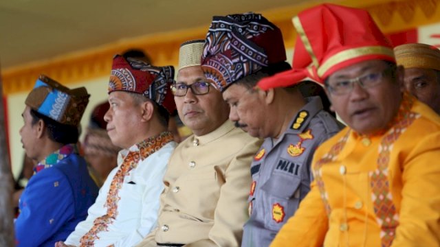 Wali Kota Makassar Moh Ramdhan Pomanto saat menghadiri undangan peringatan 110 Tahun Injil Masuk Toraja (IMT) di Tongkonan Sangulele, Toraja Utara, Rabu, (15/03/2023).