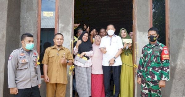 Warga Takalar Dapat Bantuan Bedah Rumah dan Irigasi dari Anggota DPR RI
