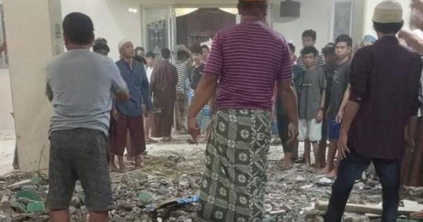 Kubah Masjid Ittifaqul Jamaah di Ujung Tanah Roboh, Ada yang Alami Pendarahan di Kepala