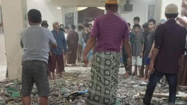 Kubah Masjid Ittifaqul Jamaah di Ujung Tanah Roboh, Ada yang Alami Pendarahan di Kepala