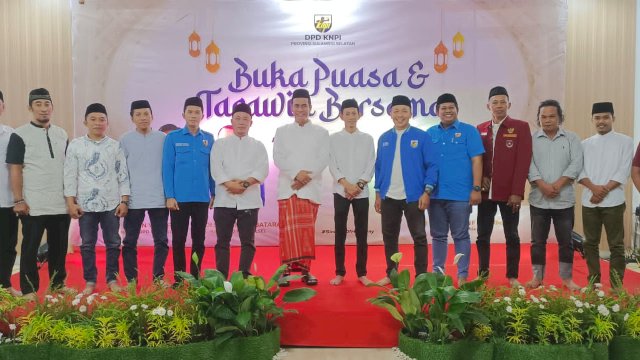 Ratusan Pemuda Sulsel Bersilaturahmi dengan Amran Sulaiman di Bukber KNPI