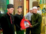 Jelang Lebaran, Gubernur Sulsel Bagikan Paket Sembako ke Warga Bulukumba