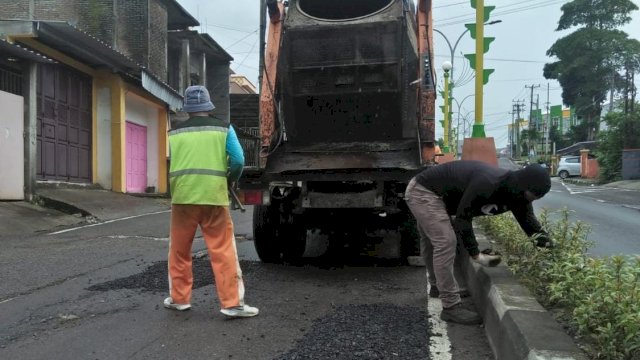 Gerak Cepat Pemkot Parepare Perbaiki Jalan Atas Aduan Warga