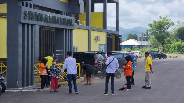 Pemkot Parepare Bersih-bersih Stadion Gelora BJ Habibie Jelang Putaran Kedua Liga 1