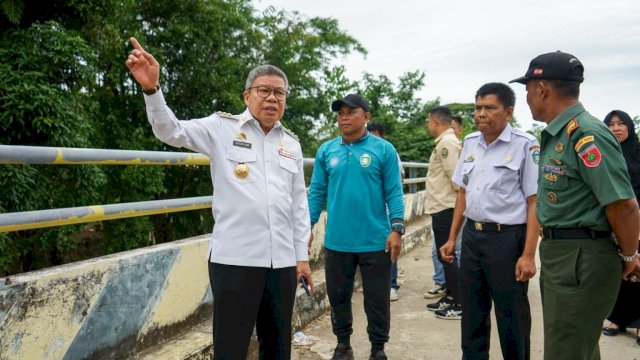 Wali Kota Parepare Terjunkan Personel Ramai-ramai Bersihkan Daerah Terimbas Banjir