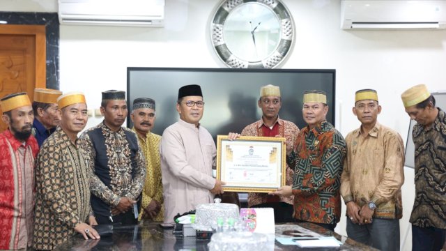 Wali Kota Makassar Moh Ramdhan Pomanto sela-sela menerima kunjungan Dewan Adat Tinggi Lembaga Kerajaan Tallo, di Kediamannya, Jl Amirullah, Jumat, (31/03/2023).