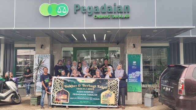 HUT Pegadaian ke-122, Agen Pegadaian Takalar Turun ke Jalan Bagi Takjil 