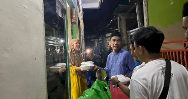 Masyarakat Tamamaung Kaget Dibangunkan Sahur oleh Ketua DPRD Rudianto Lallo