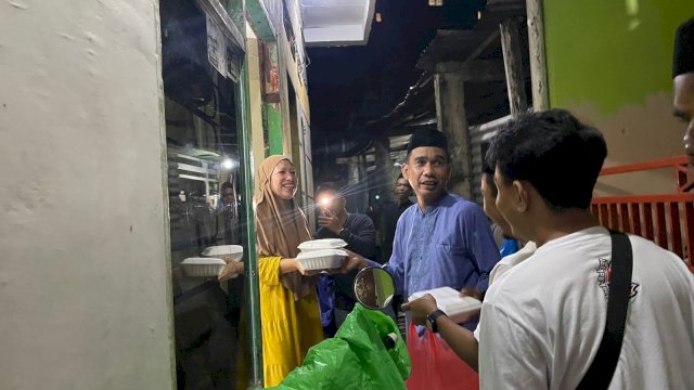 Ketua DPRD Makassar, Rudianto Lallo menggelar gerebek sahur di Jalan Andi Pangeran Petarani III, Kelurahan Tamamaung, Kecamatan Pannakukang Makassar, Minggu (2/4/2023).