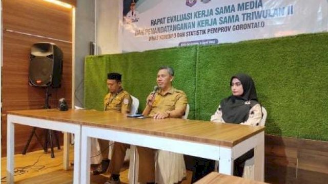 Suasana Silaturahmi Diskominfotik dengan pimpinan media yang berlangsung di Roemah Marly, Kota Gorontalo, Selasa (4/4/2023). Diskusi yang dirangkaikan dengan penandatanganan PKS triwulan II itu berlangsung akrab.