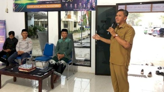 Kadis Kominfotik Rifli Katili saat memberikan sambutan pada kegiatan peringatan Hari Siaran Nasional (Hasarnas) ke-90, Selasa (4/4/2023), yang digelar oleh Komisi Penyiaran Indonesia Daerah (KPID Gorontalo). 