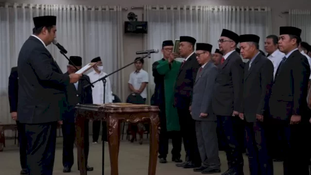 Lantik 6 Pejabat Eselon II dan Sumpah 89 ASN Baru, Bupati Maros: Kita Adalah Pelayan Publik