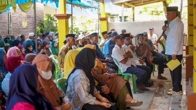 Ketua Golkar Sulsel, Taufan Pawe (TP) saat Safari Ramadan Peduli di Kabupaten Bulukumba, Sabtu, (8/4/2023).