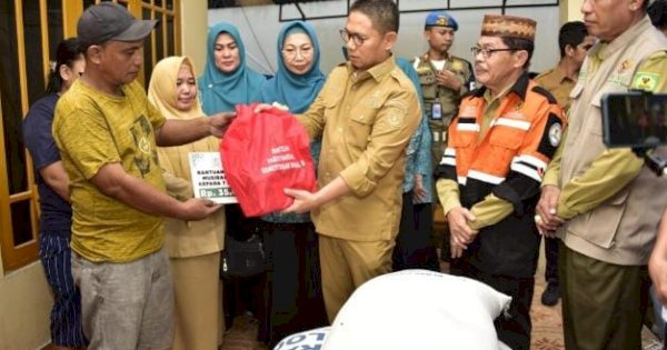 Penjagub Hamka dan PKK Gorontalo Salurkan Bantuan ke Korban Kebakaran