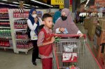 Naoemi Octarina Berbagi Kado Lebaran Anak Yatim dan Kaum Dhuafa