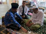 Camat Tallo Melayat ke Rumah Warganya di Teuku Umar