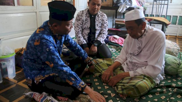 Camat Tallo Melayat ke Rumah Warganya di Teuku Umar