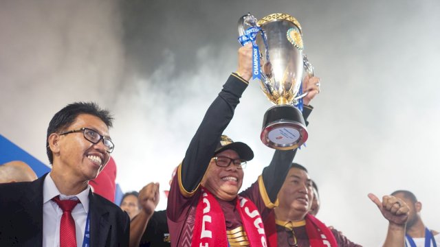 Wali Kota Parepare, Taufan Pawe ikut merayakan seleberasi juara PSM Makassar yang berlangsung di Gelora BJ Habibie, Parepare, Sulsel, Minggu malam (16/4/2023). 