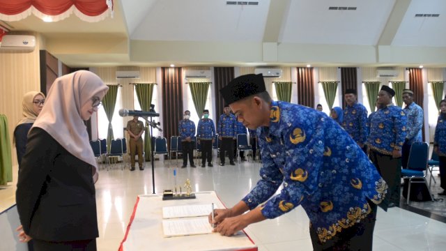 Lantik Kepala UPT SD dan SMP, Bupati Indah Tekankan Semua Anak Harus Sekolah