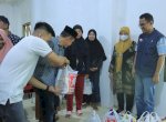Pj Bupati dan PKK Takalar Bagi Paket Berkah Ramadhan untuk Warga Kurang Mampu Ekstrem