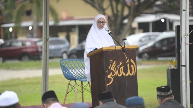 Jelang Tahun Politik, Bupati Indah Ingatkan Jaga Persatuan di Sela Salat Id