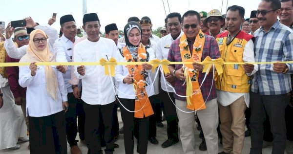 Anggota DPR RI Muhammad Fauzi Resmikan Jembatan Beringin Jaya di Luwu Utara