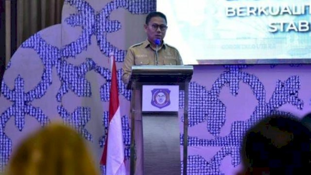 Penjabat Gubernur Gorontalo Hamka Hendra Noer saat memberikan sambutan pada Musyawarah Perencanaan Pembangunan (Musrenbang) dalam rangka penyusunan RKPD Provinsi Gorontalo tahun 2024 yang berlangsung di Hotel Aston, Kota Gorontalo, Senin (10/4/2023).