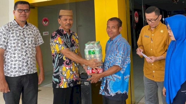 ASN Dinas Arpus Provinsi Gorontalo Sisihkan THR untuk Sesama