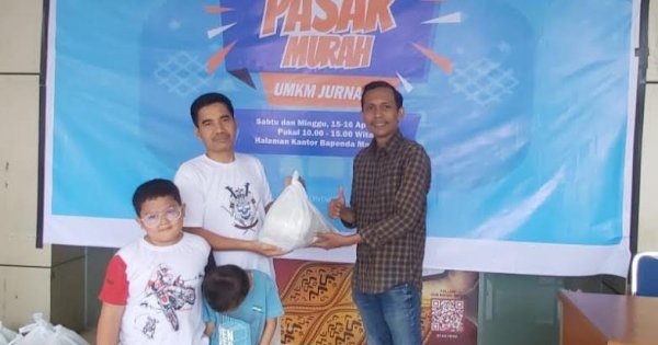 Antusiasme Warga dan Jurnalis Borong Bahan Pokok di Pasar Murah PJI Sulsel