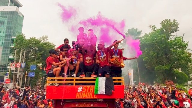 Dokumentasi pemain PSM Makassar saat konvoi juara di Kota Makassar, Senin (17/4/2023).