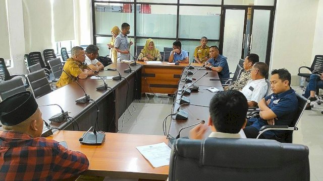 Pimpinan DPRD Kota Makassar menerima kunjungan Silaturahmi Kapolrestabes Makassar yang baru, Kombes Mokhamad Ngajib di Ruang Ketua DPRD Kota Makassar, Selasa (18/04/2023).