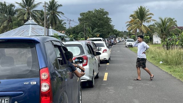 Reuni SMP 1 Salomekko Bone Akibatkan Kemacetan Belasan Km di Jalan Poros Bone-Sinjai