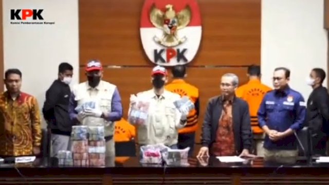 KPK saat melaksanakan press converence terkait kasus Bupati Meranti yang disiarkan di kanal YouTube KPK, Jumat (7/4/2023). 