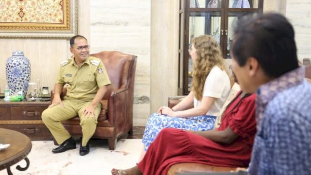 Wali Kota Makassar Moh Ramdhan Pomanto saat melakukan pertemuan dengan delegasi Wellcome Trust dan Monash University di kediaman pribadinya, Senin (10/4/2023).