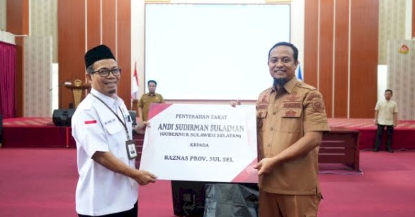 Gubernur Andi Sudirman Serahkan Zakat ke BAZNAS Sulsel, Segini Nilainya 