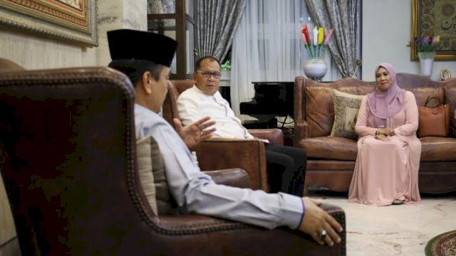 Wali Kota Makassar Moh Ramdhan Pomanto saat menerima audiensi Ikatan Saudagar Muslim Indonesia (ISMI) Sulawesi Selatan (Sulsel), di Amirullah, Sabtu (15/04/2023) malam.