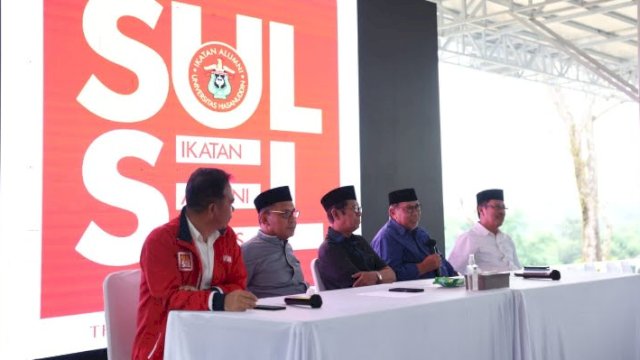 Mantan Rektor Unhas Prof Idrus A Paturusi mengapresiasi keaktifan pengurus dan anggota Ikatan Alumni (IKA) Unhas Sulsel yang makin hidup usai dipimpin Moh Ramdhan Pomanto.