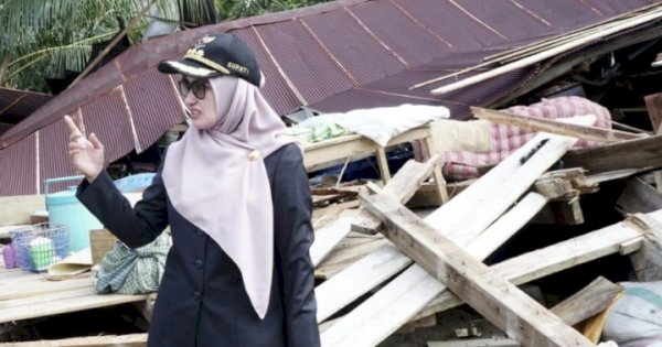 Pemkab Luwu Utara Serahkan Bantuan ke Warga Terdampak Angin Kencang