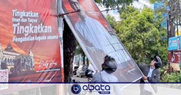 Pemkot Makassar Melalui Bapenda Tertibkan Baliho Di Ruas Jalan Protokol